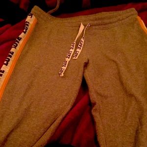 Really cute love leggings